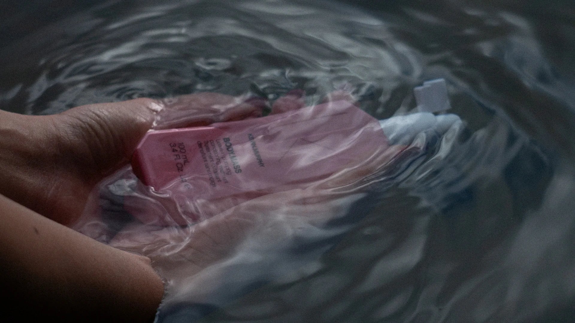 Linkusių riebaluotis plaukų priežiūra: dažniausios klaidos ir sprendimai