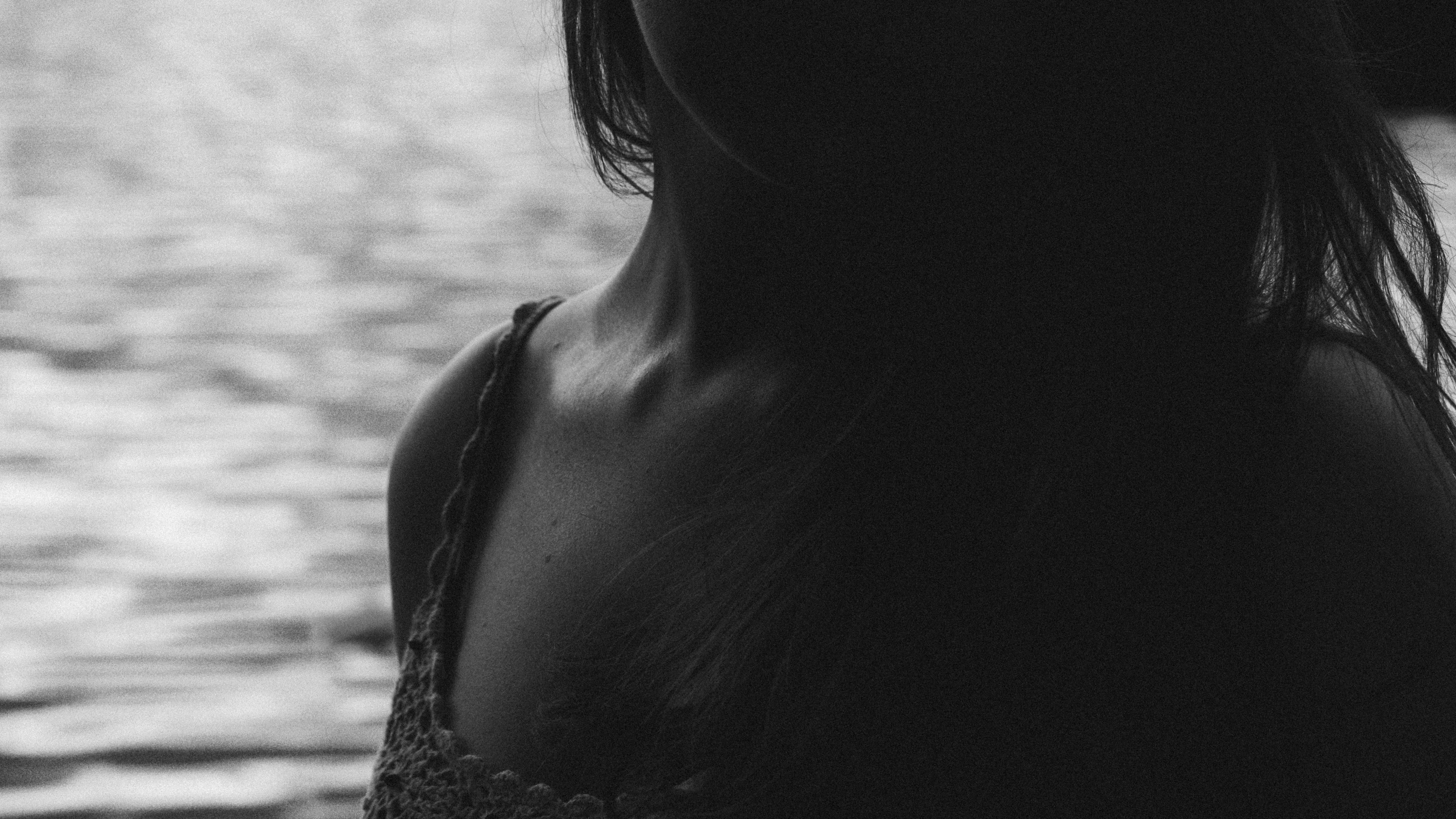 Riebi galvos oda: kodėl atsiranda ir kokias priemones rinktis?